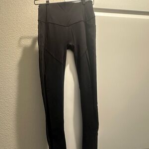 Black Lululemon Size 6 High-Waisted Leggings